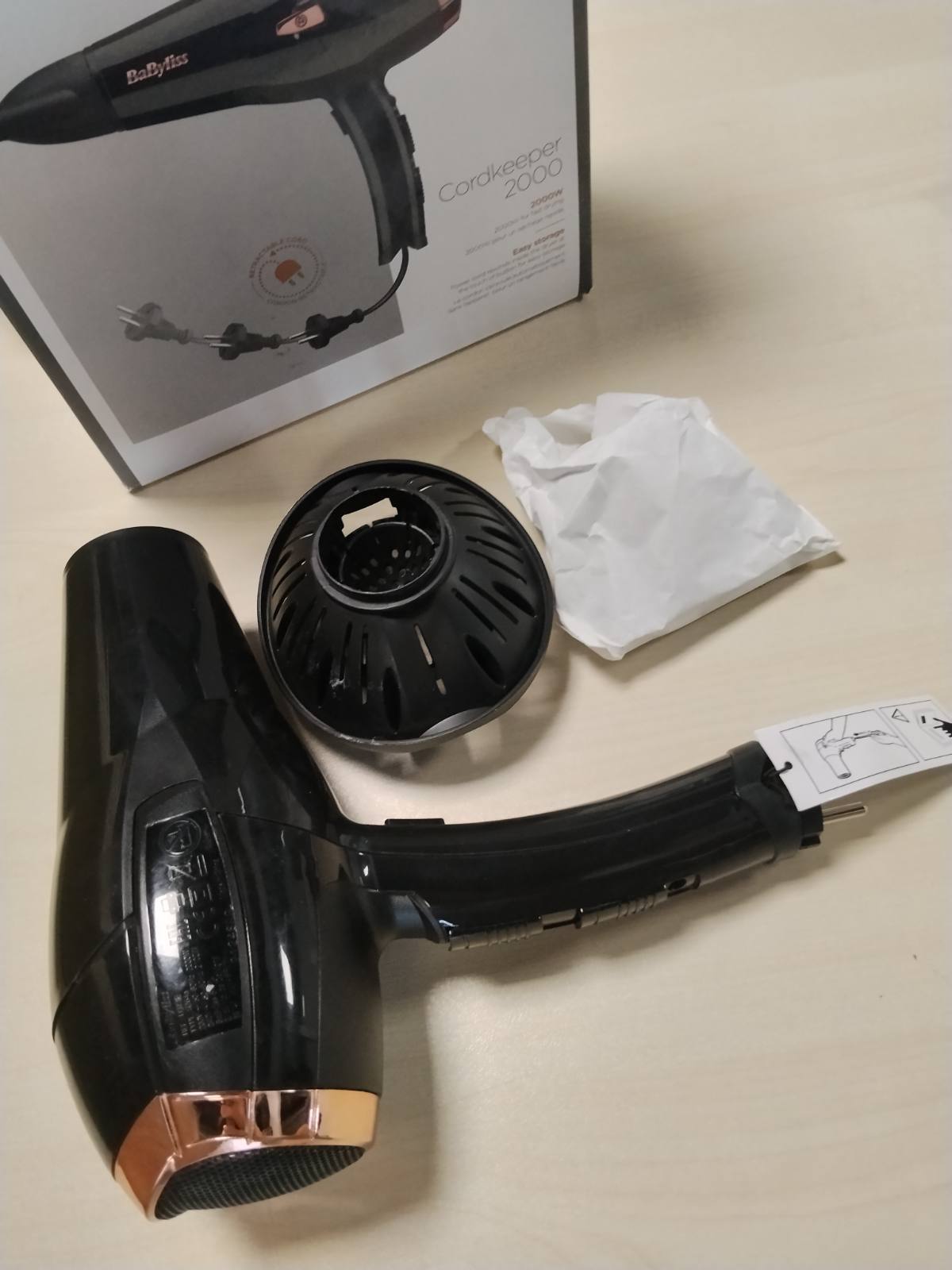 302879 - BABYLISS Tharëse flokësh Cordkeeper 2000W, kabllo e tërheqshme 1.65 m, teknologji jonike, 3 nivele ngrohjeje, 2 nivele shpejtësie, D373E