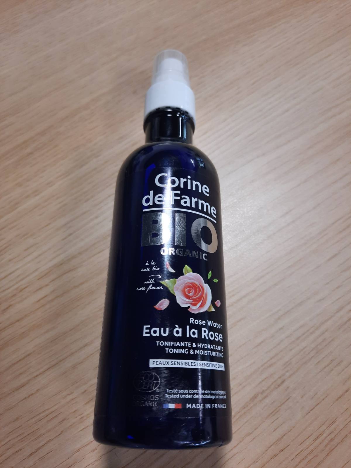 290454 - CORINE DE FARME Pastrues Grimi me Ujë Trëndafili Organik, 200 ml, kundër skuqjes