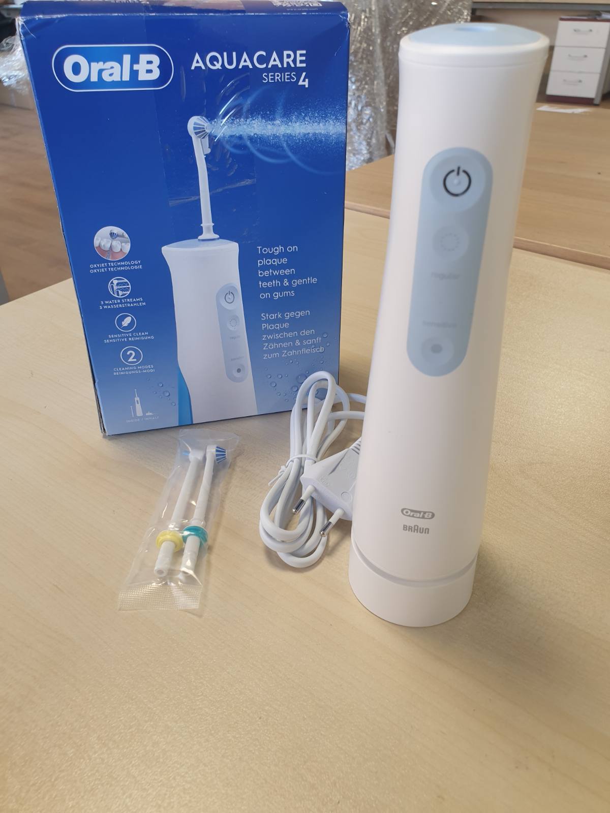 301673 - ORAL-B AquaCare Series 4, Ujitës Oral pa Kabllo, i Bardhë/Blu