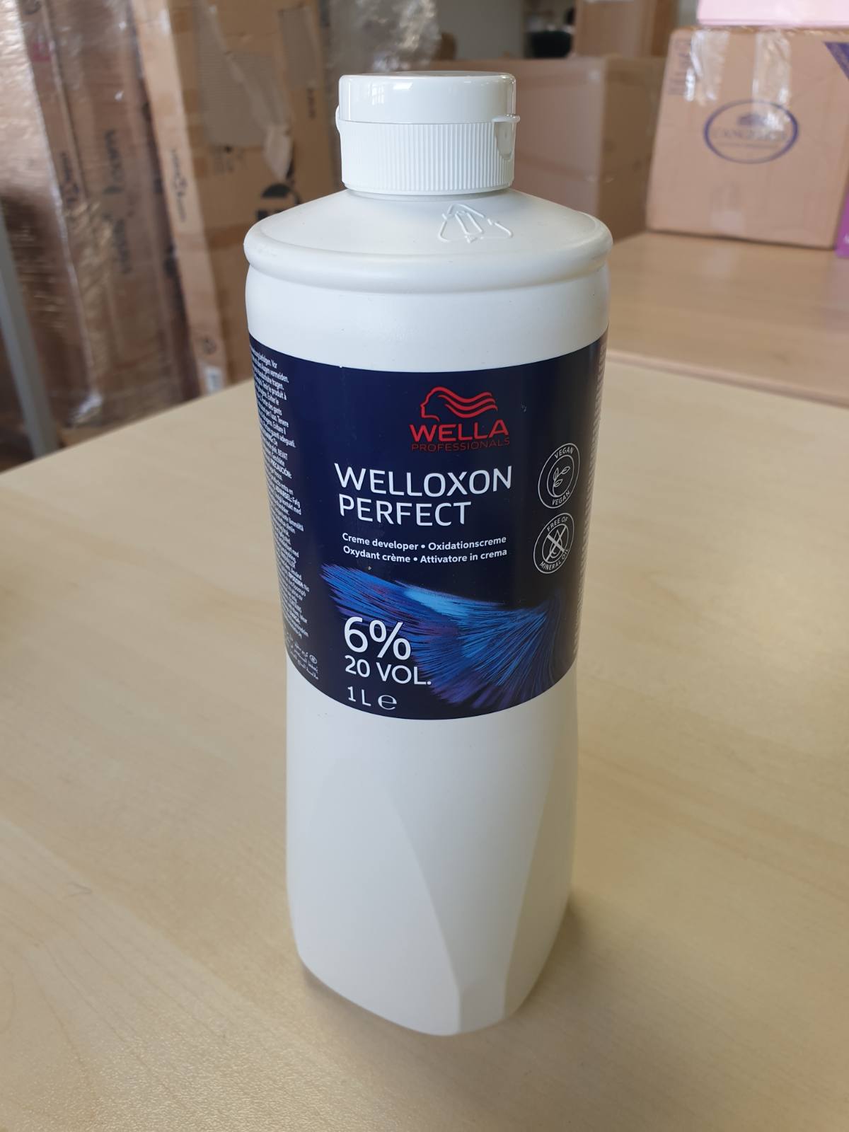 321626 - WELLA PROFESSIONALS Welloxon Perfect Developer 6%, Peroksid Hidrogjeni për Ngjyrosje, 1L
