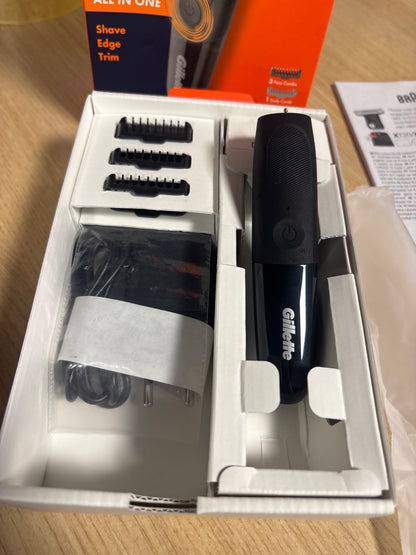 302899 - GILLETTE Makinë rroje elektrike Fusion One Hybrid për burra, e zezë, 3 aksesorë krehri, 1 krehër trupi, e papërshkueshme nga uji, bateri 45-minutëshe, e mundësuar nga Braun