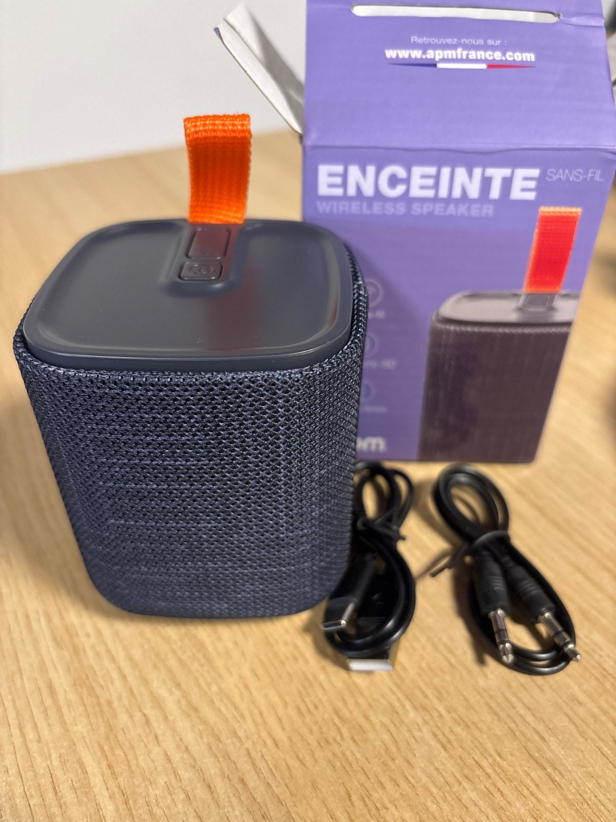 296301 - APM Altoparlant portativ me Bluetooth, mini altoparlant pa tel, madhësi kompakte, dizajn elegant, deri në 8 orë kohë loje, rezistent ndaj ujit IPX4, i zi, 571078