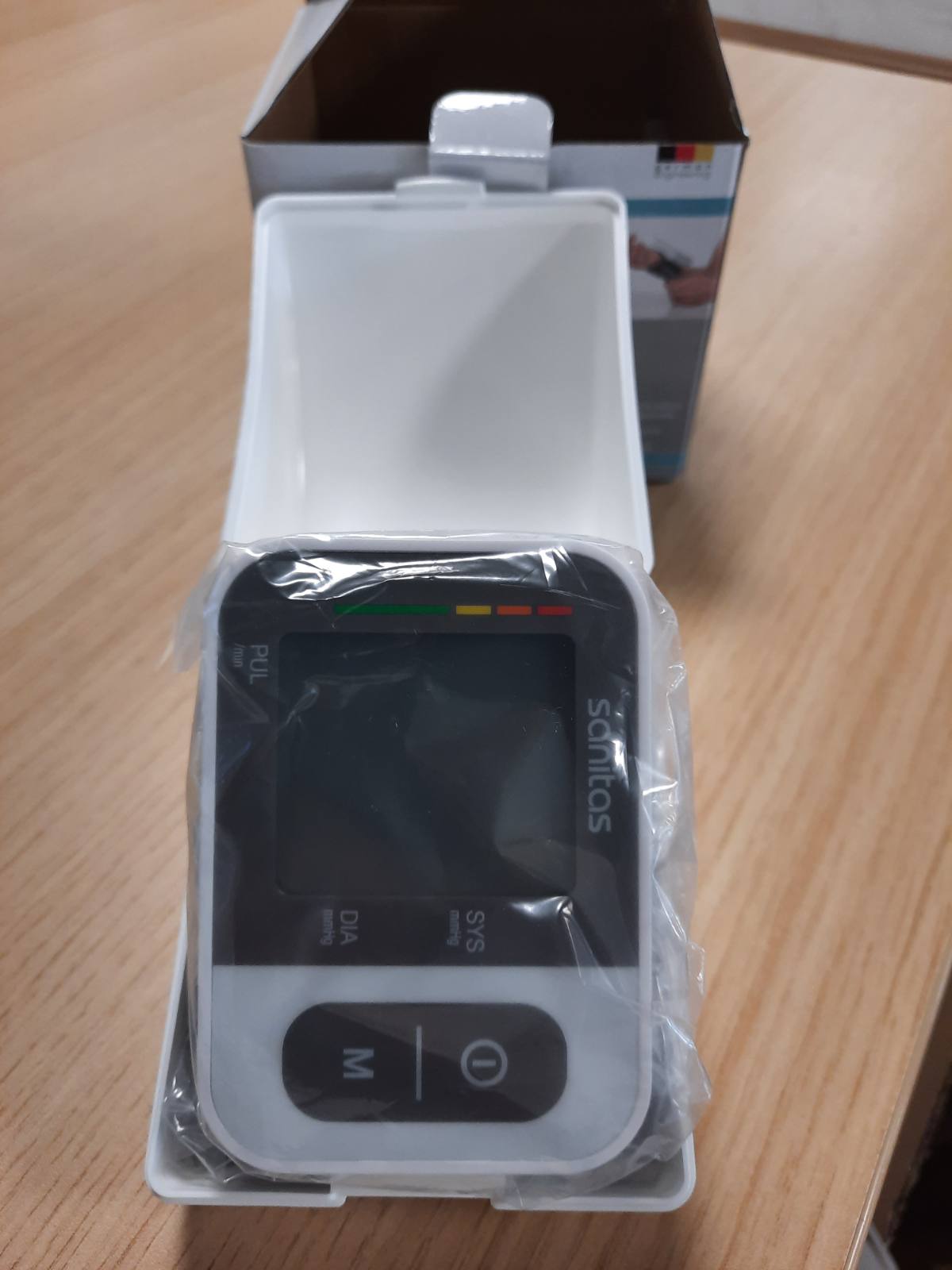 290042 - SANITAS Monitor i tensionit të gjakut SBC 15, matje automatike e tensionit të gjakut dhe pulsit, funksion paralajmërues për aritmi