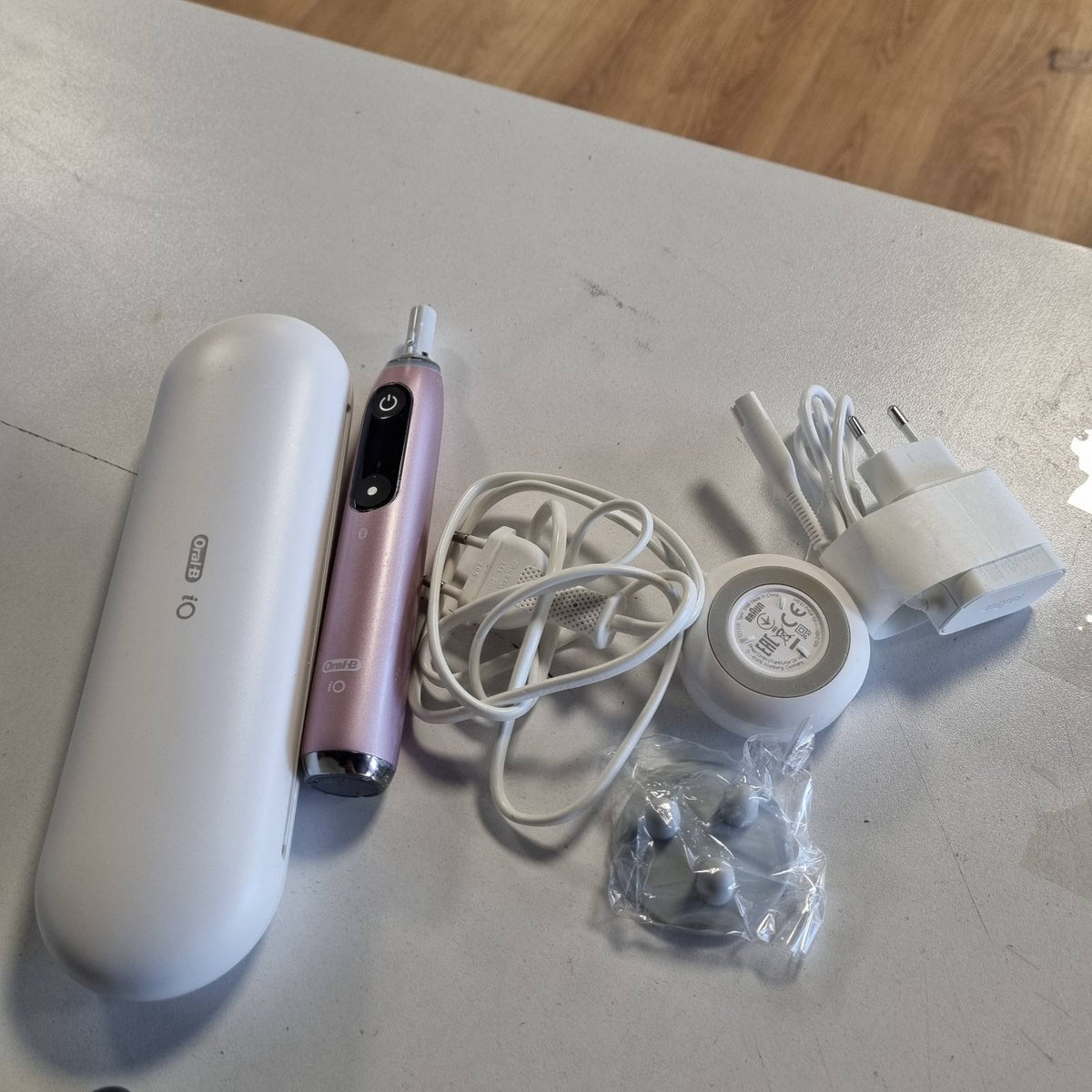 302685 - ORAL-B Furçë dhëmbësh elektrike iO 9, rozë, 7 mënyra larjeje, 16 zona pastrimi, ekran interaktiv, e, kuti udhëtimi