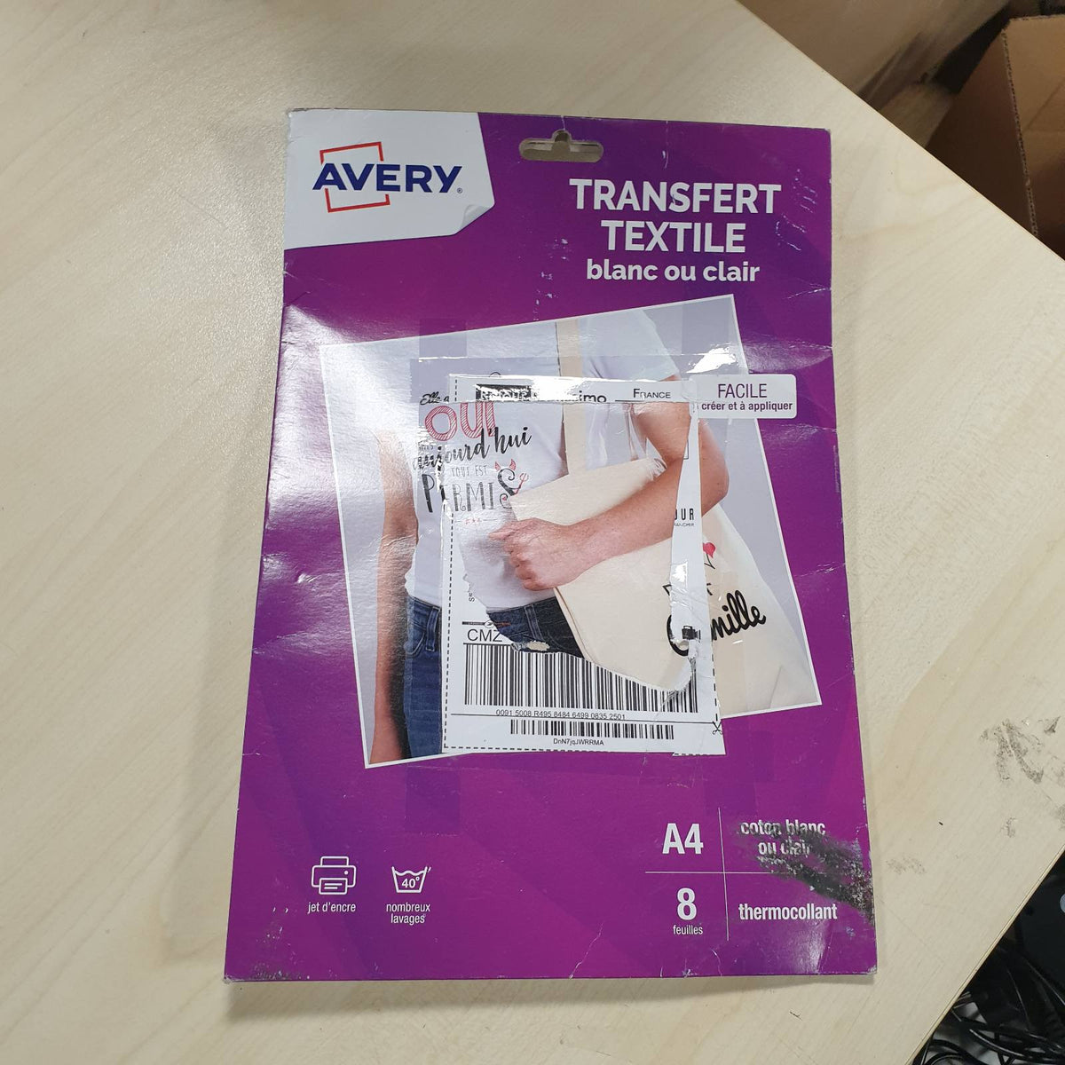 310441 - AVERY Transferta të personalizueshme për pëlhura A4, 8 fletë, printim me bojë, aplikim hekurosjeje