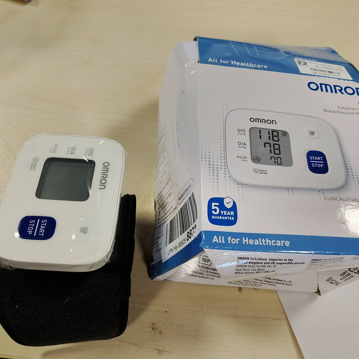 306137 - OMRON Monitor dixhital i tensionit të gjakut për kyçin e dorës RS1, i validuar klinikisht