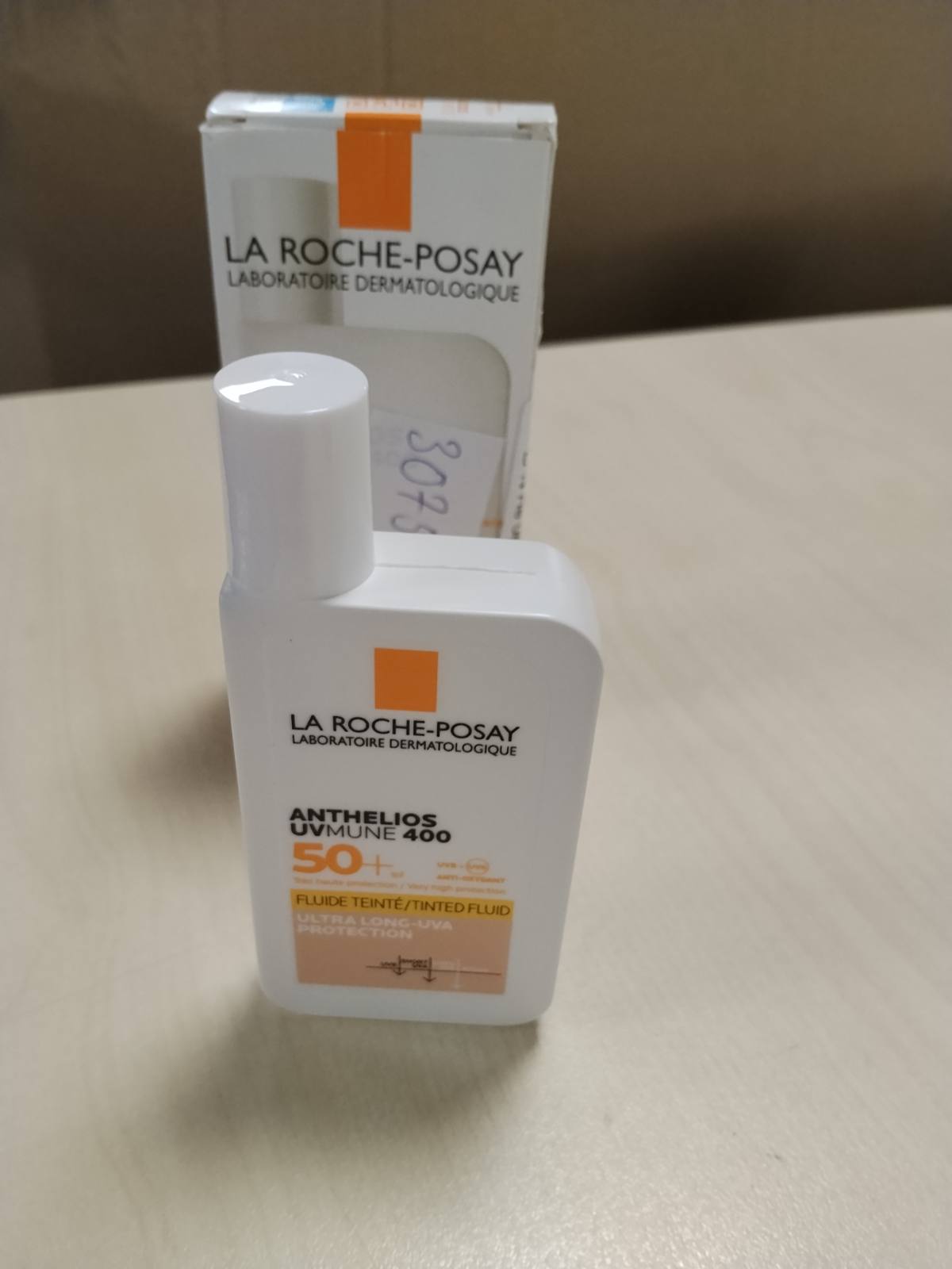307599 - LA ROCHE-POSAY Anthelios Invisible Fluid, SPF 50+, 50 ml, për lëkurë të ndjeshme, teknologji Mexoryl dhe Netlock