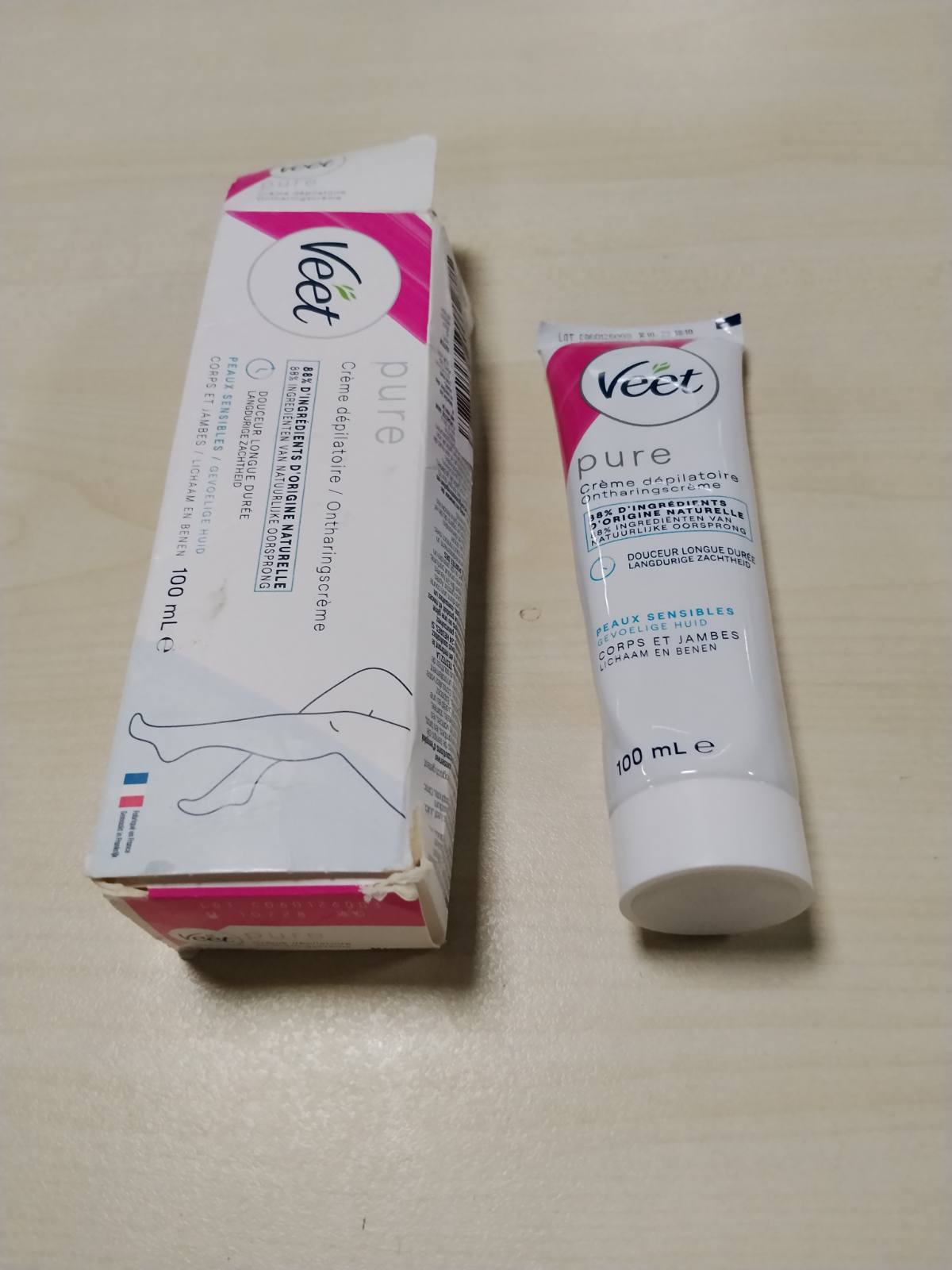 304014 - VEET PURE Krem për heqjen e qimeve, 100ml, për lëkurë të ndjeshme, 88% përbërës natyralë