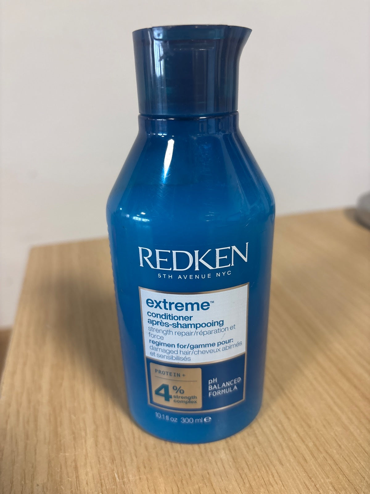 303348 - REDKEN - Balsam Ekstrem - Trajtim Riparues dhe Forcues për Flokë të Tharë dhe të Dëmtuar - 300 ml