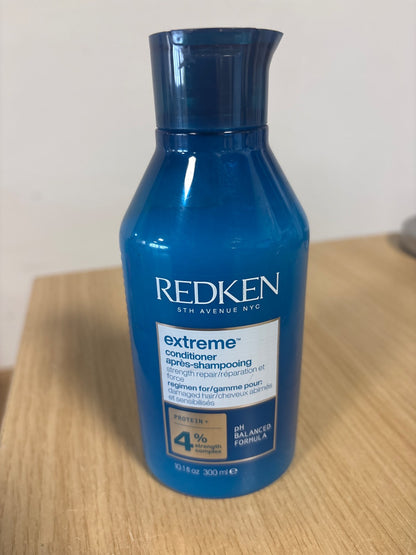 303348 - REDKEN - Balsam Ekstrem - Trajtim Riparues dhe Forcues për Flokë të Tharë dhe të Dëmtuar - 300 ml