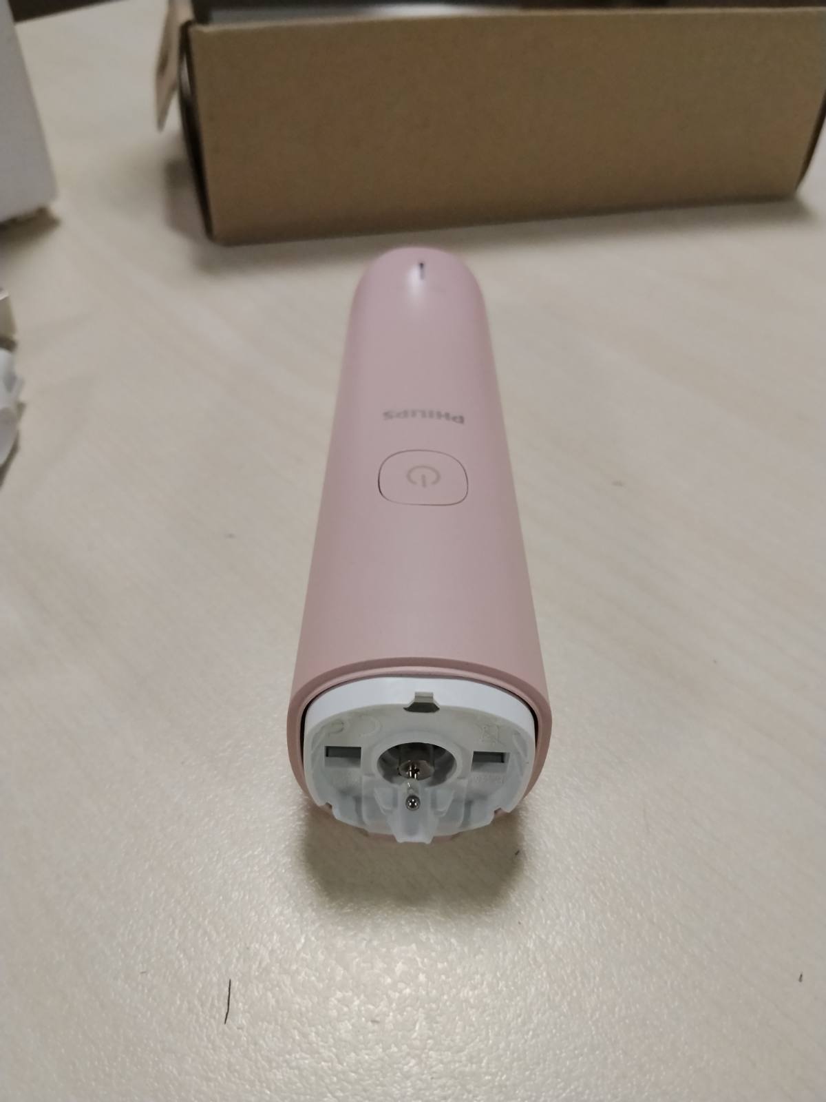 307286 - PHILIPS Lady Shaver Series 8000, pa tel, për lagësht dhe thatë, 3 tehe, kokë fleksibile, dritë LED, 100 minuta, BRL129/00