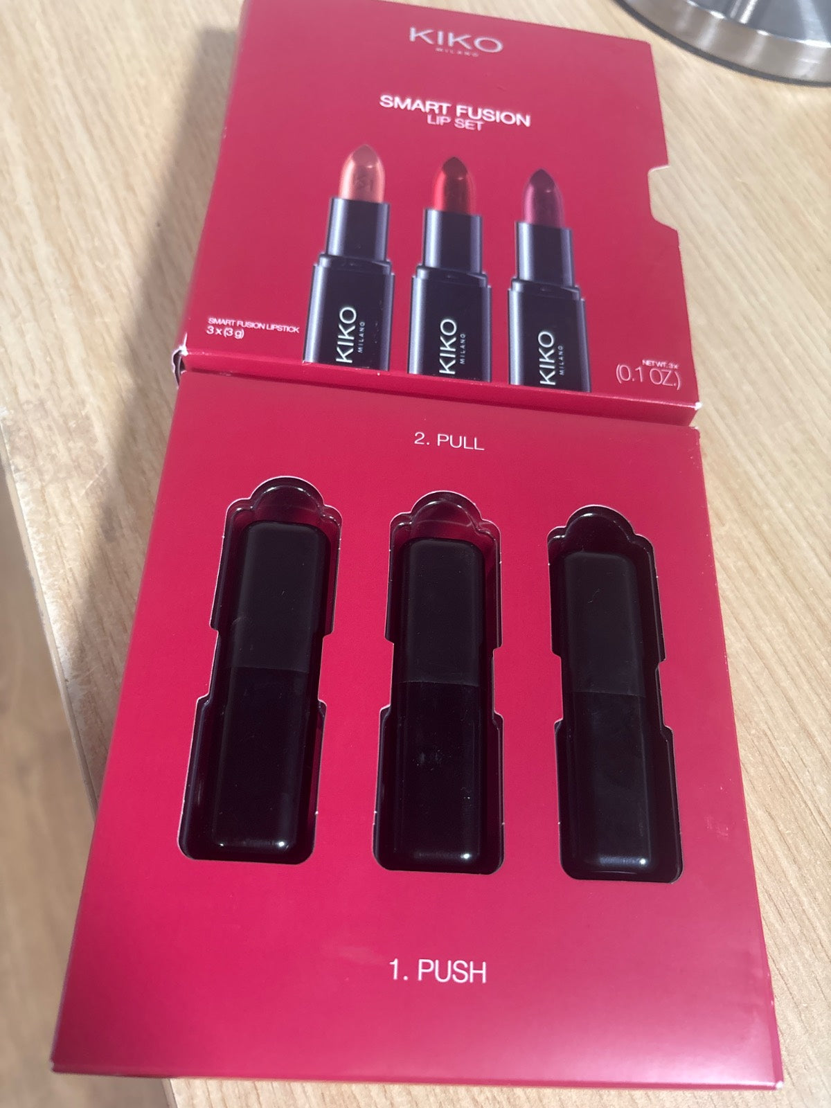 321717 - KIKO MILANO Smart Fusion Lip Set 02, Set buzësh me 3 buzëkuq me përfundim të shndritshëm
