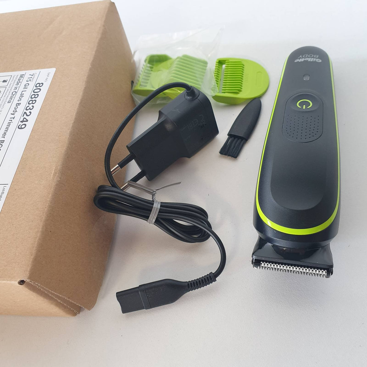 301744 - GILLETTE Makinë prerëse për trupin + intim i3 për meshkuj, e zezë/e gjelbër