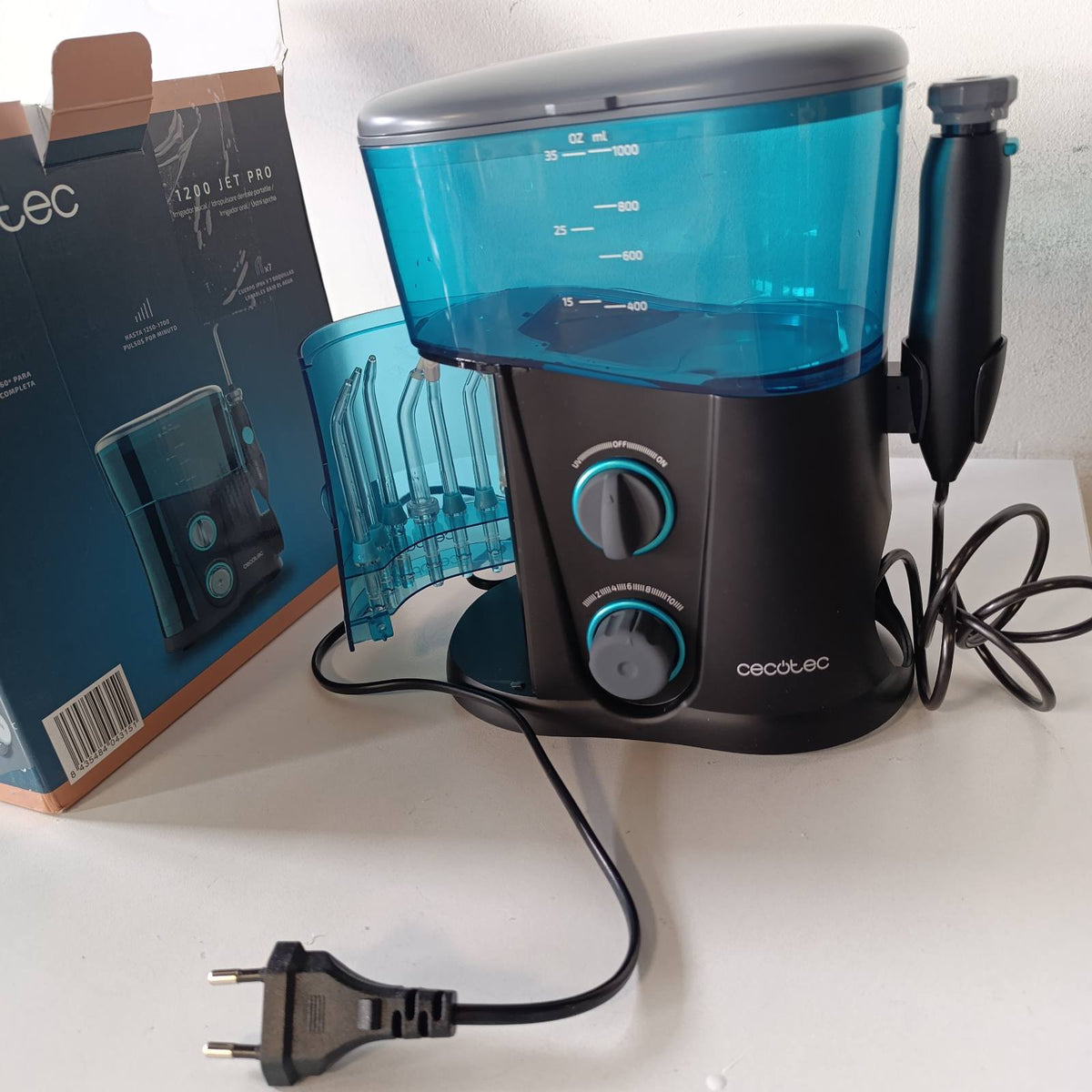 302950 - CECOTEC Pastrues uji oral Bamba ToothCare 1200 Jet Pro, 7 gryka, deri në 1250-1700 pulse/minutë, ekran LED, kapacitet 1000 ml, 10 cilësime presioni, IPX4, dezinfektim me dritë UV
