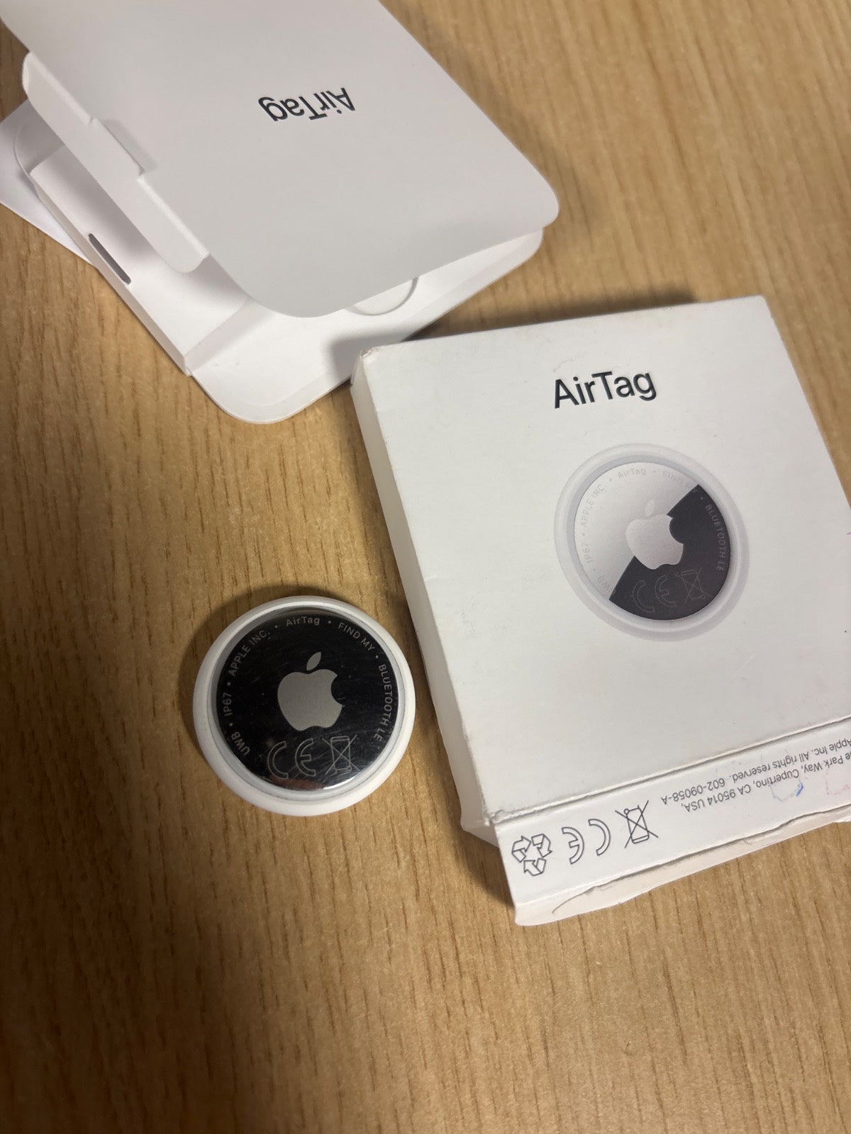 309944 - APPLE AirTag (gjenerata e 2-të): Gjurmues për varëse çelësash, portofolë; Vendndodhja me sinjal të dëgjueshëm; Konfigurim me një prekje me iPhone ose iPad