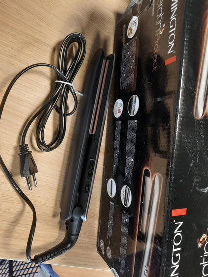 303001 - REMINGTON Pjastër flokësh S8540, Trajtim me keratinë dhe vaj bajamesh, Qeramikë, Ekran LCD, 10 Cilësime Temperaturën 150-230°C, Tension Universal, Qese