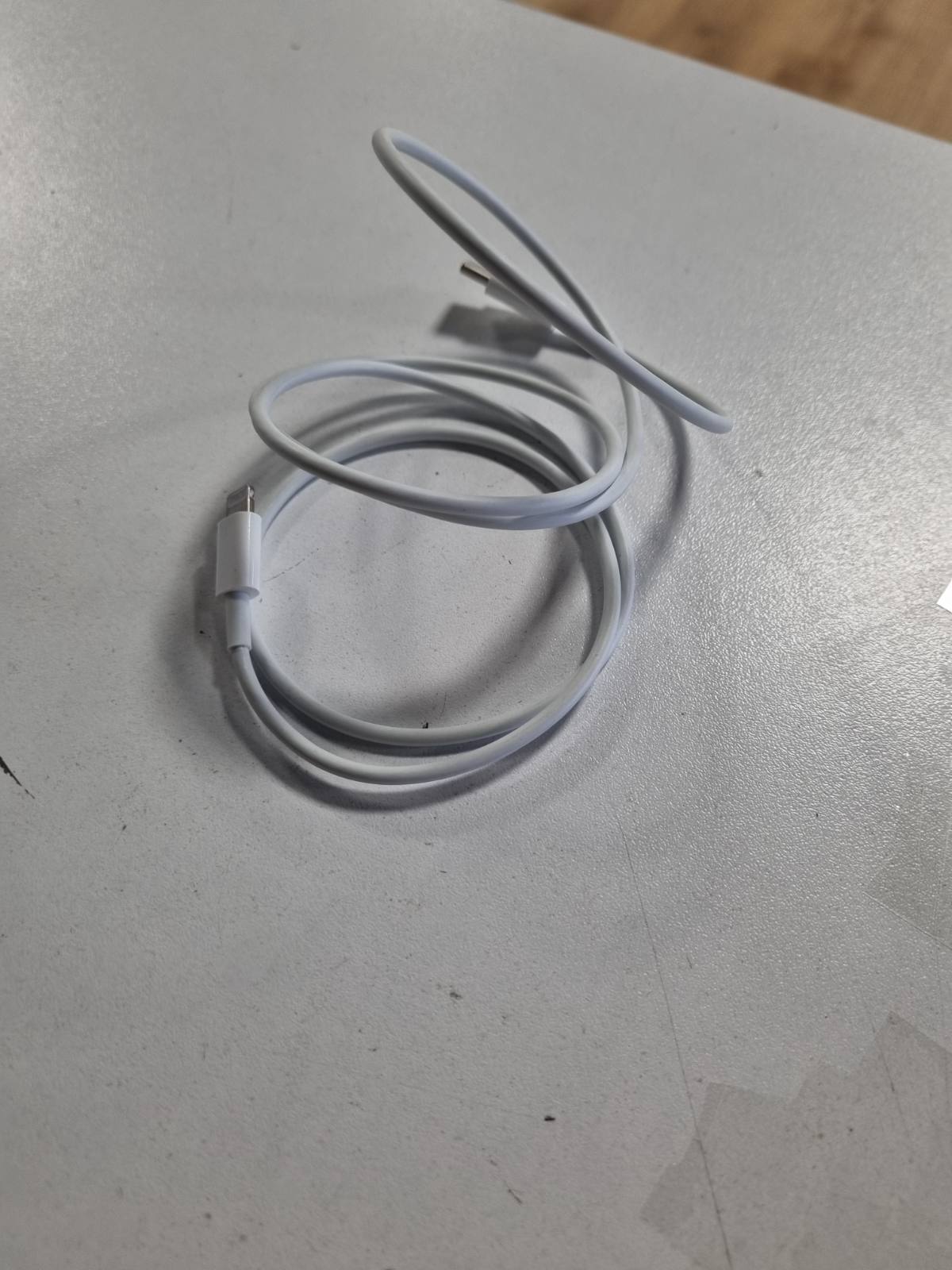 309018 - Apple - Kabllo USB-C në Lightning, 1 m