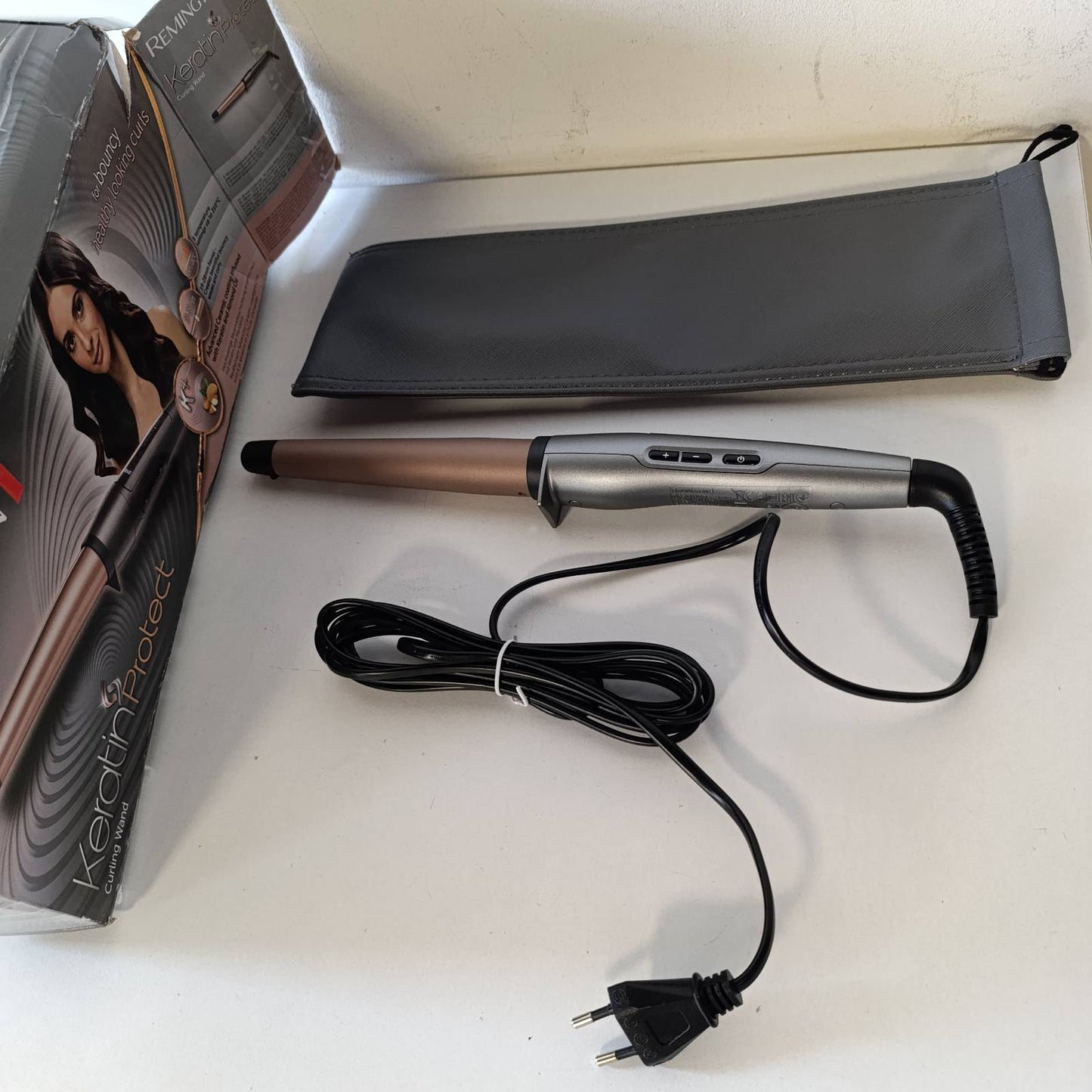 321092 - REMINGTON Hekur kaçurrelash CI83V6 [Konik 19-28 mm: Valë Natyrale] Keratin Protect (Trajtim me keratinë dhe vaj bajamesh, Qeramikë Premium, Kontroll Dixhital i Temperaturës 130-210°C)