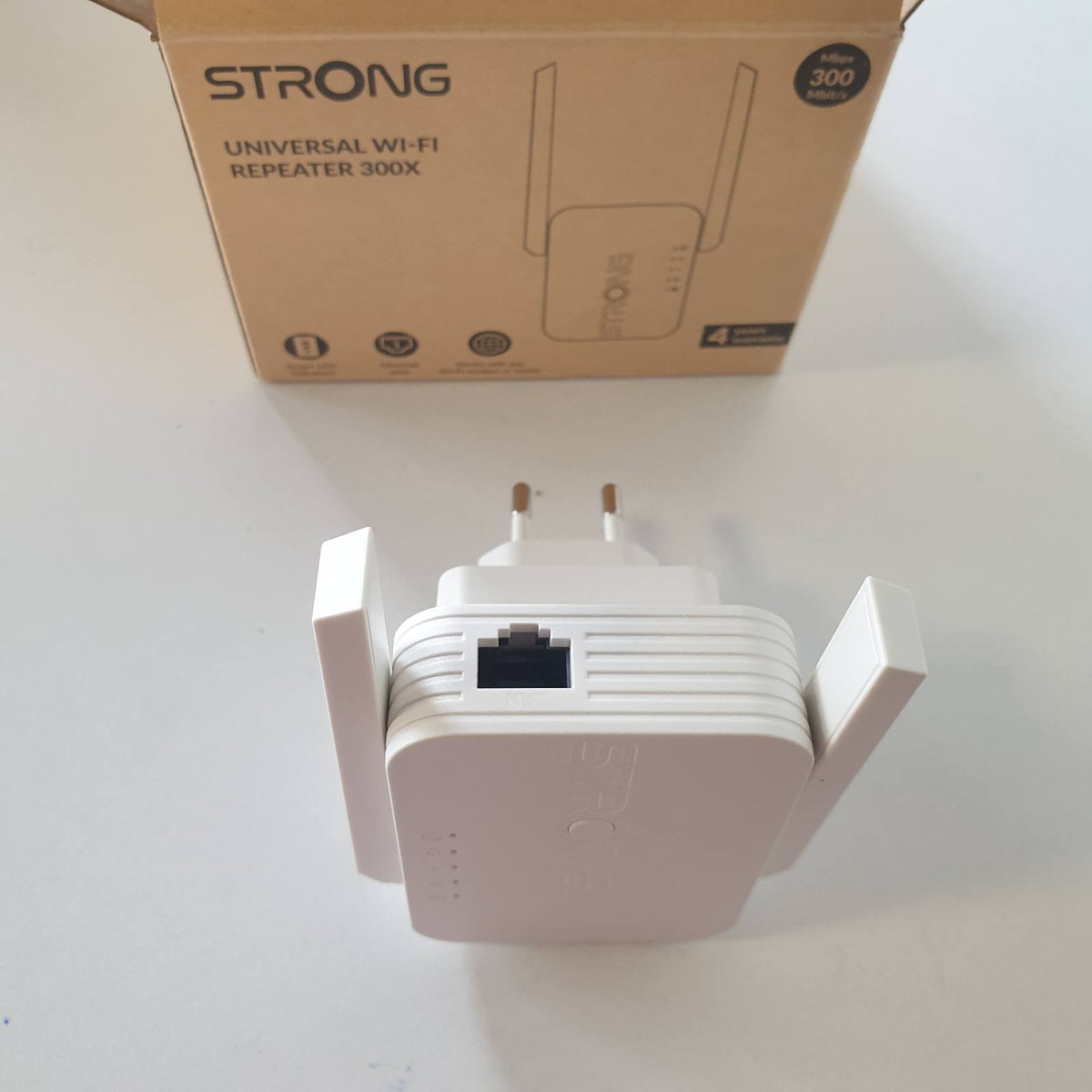 305500 - Amplifikator WiFi 300Mbit/s, për prizë elektrike, WPS, portë LAN, modalitet pike aksesi, i pajtueshëm me të gjithë ruterët
