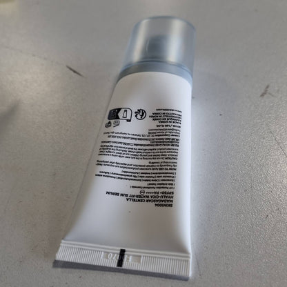 303491 - SKIN1004 Madagascar Centella Hyalu-Cica Serum dielli për përshtatje me ujë SPF50+ PA++++ (50 ml)