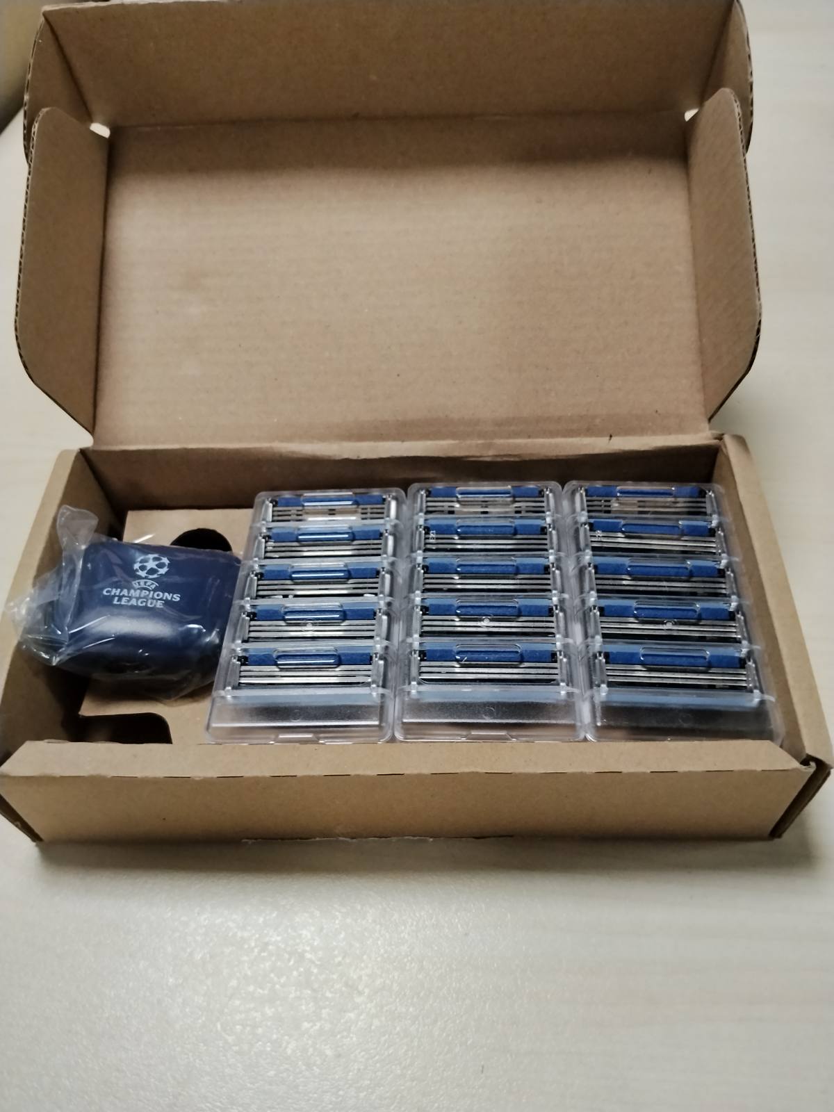 296802 - GILLETTE Brisqe rroje Mach 3 për meshkuj, pako me 15 copë, kapak