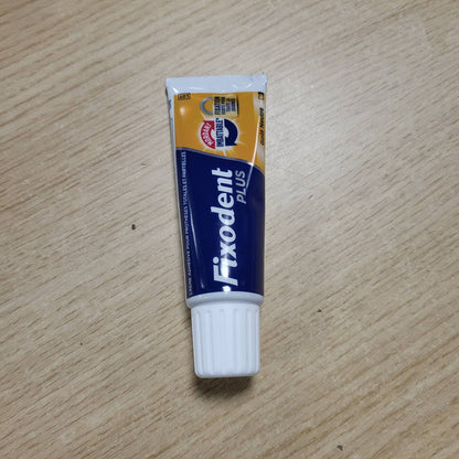 308381 - FIXODENT Krem ngjitës për kafshim Plus i pakrahasueshëm për proteza të plota dhe të pjesshme, 40 g