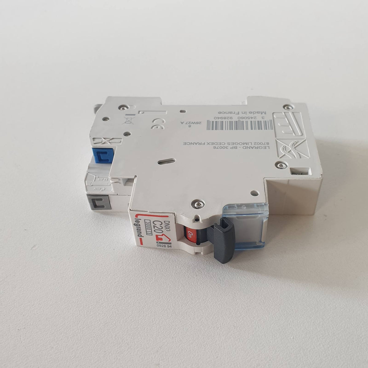 335093 - LEGRAND Ndërprerës Qarkor Fazë + Neutral 230V DNX³, Kapacitet Ndërprerës 3000A, Lakorja C 20A, Terminale Automatike, 1 Modul