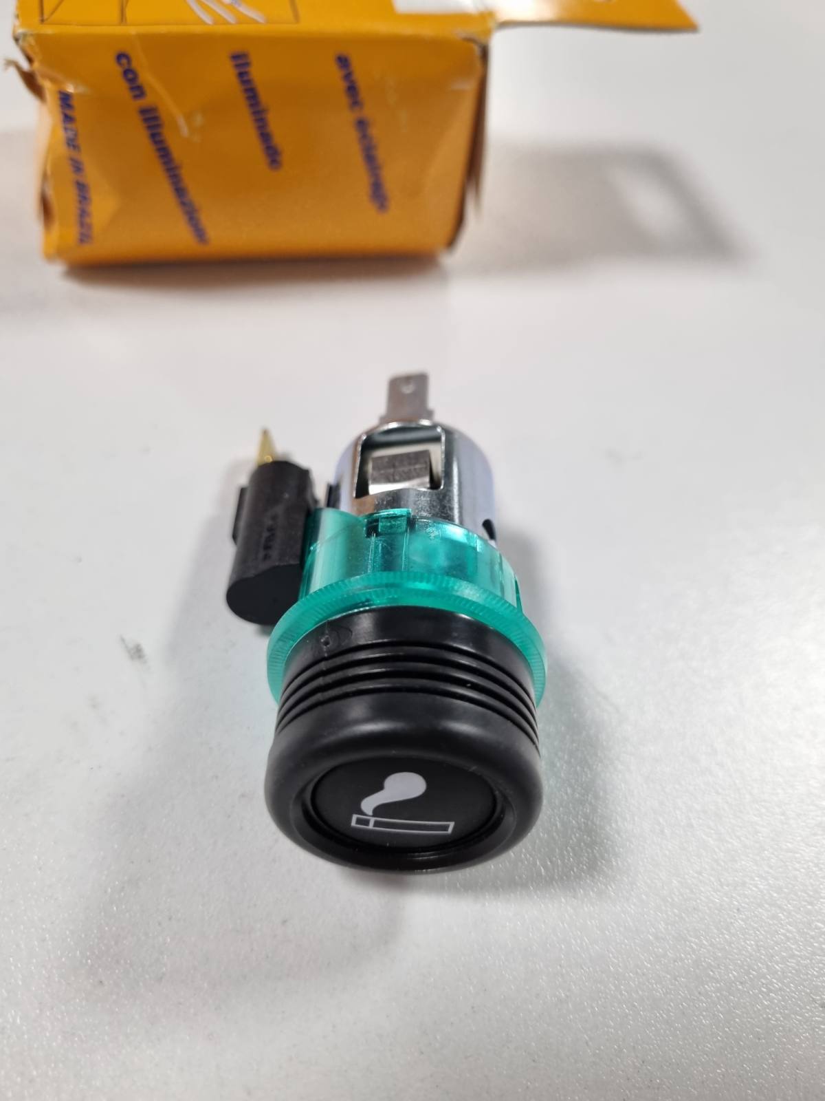 313833 - HELLA Çakmak Universal Cigaresh me Ndriçim - 8EZ 008 021-001