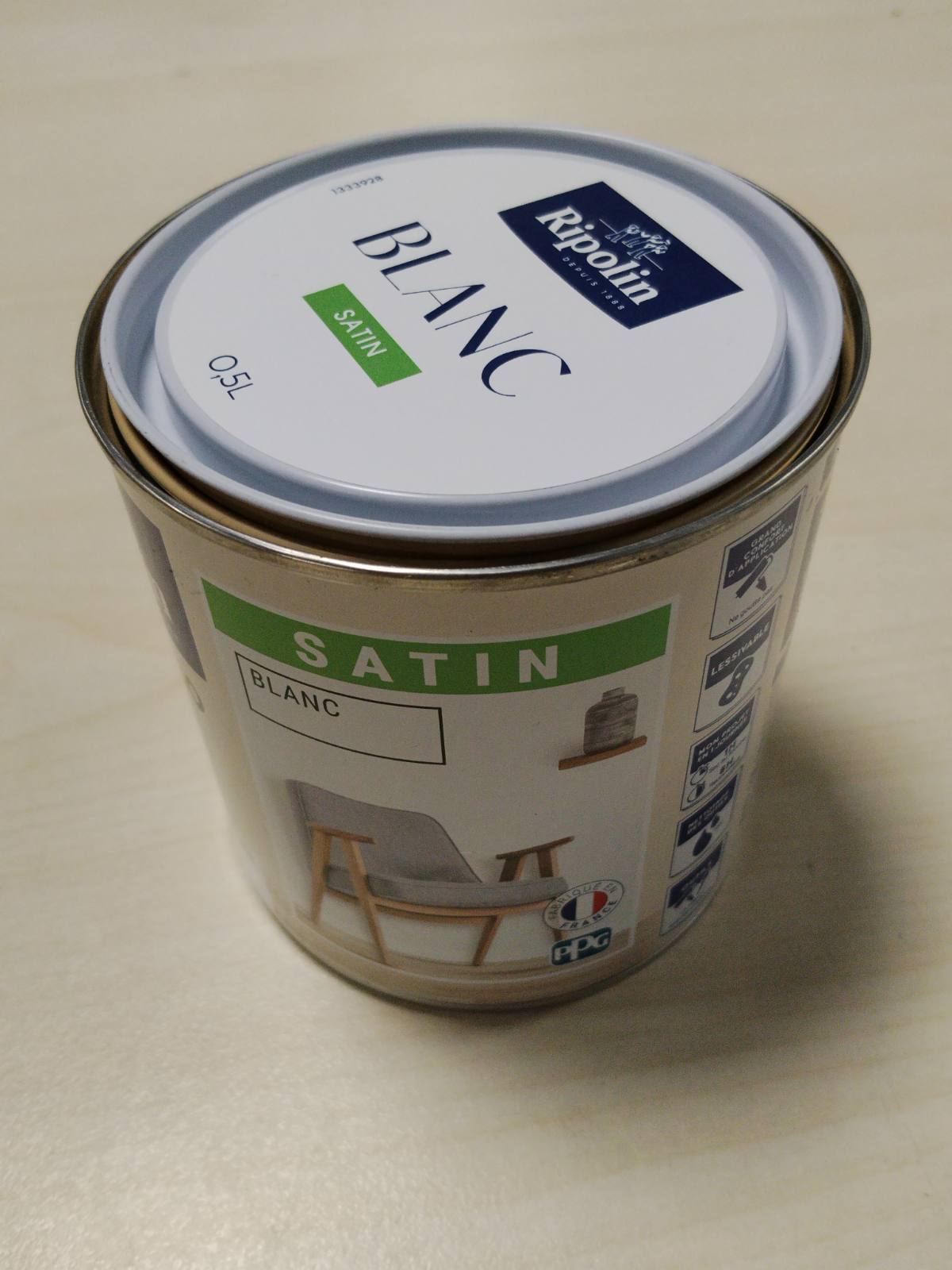313952 - RIPOLIN - Bojë për Brendshme Shumë Sipërfaqesh - 0.5L - E Bardhë, Aplikim i Lehtë, Ekoetiketë, Ngjyrë Sateni