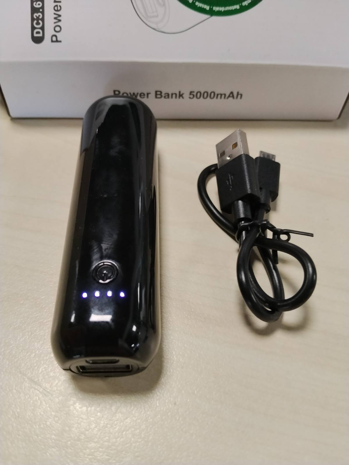 310282 - MINI POWER BANK 5000mAh, bateri e jashtme kompakte dhe e hollë 5000mAh me dalje 2.4A, karikues portativ për telefon celular (i zi)