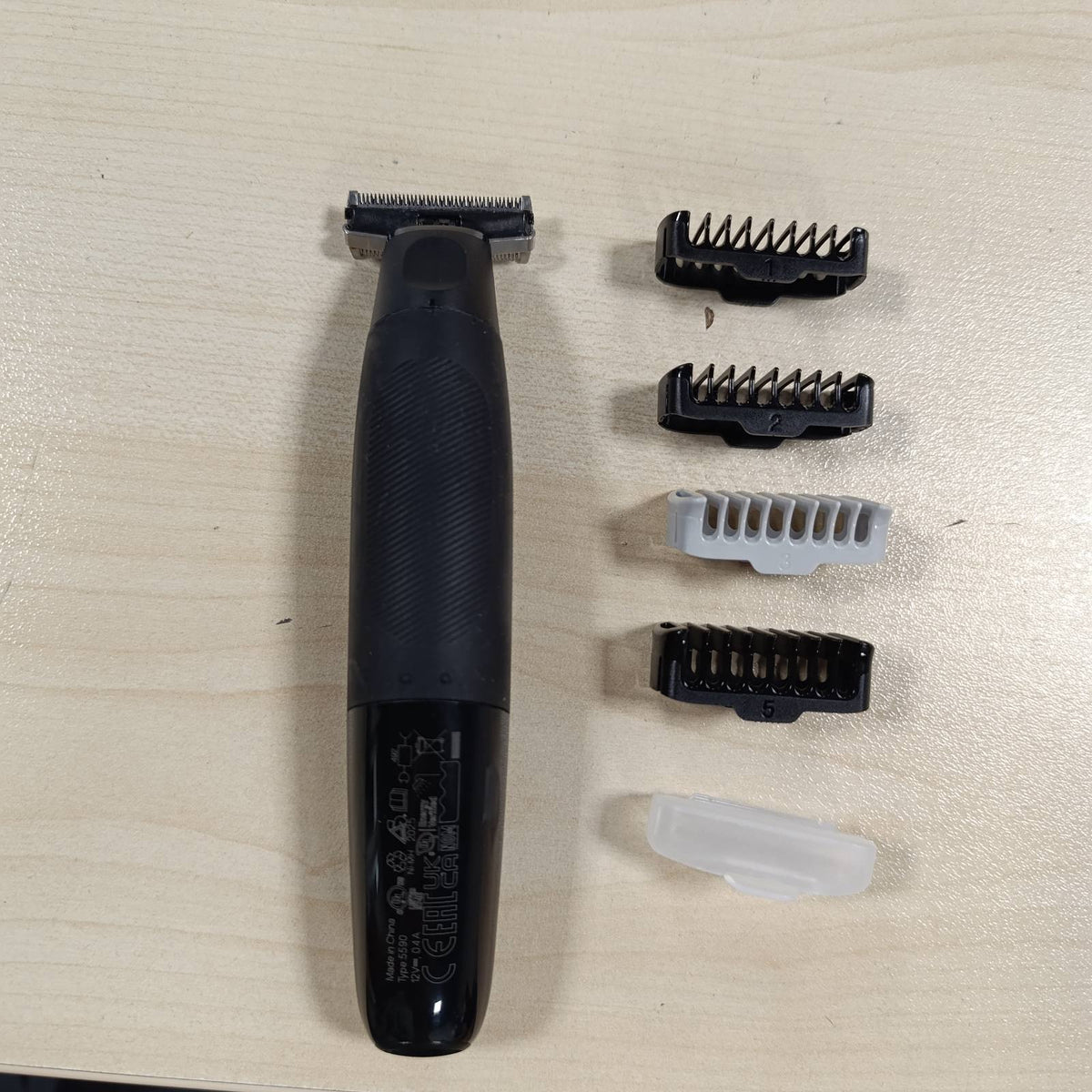 301991 - GILLETTE Brisk elektrik Fusion One Hybrid për meshkuj, i zi
