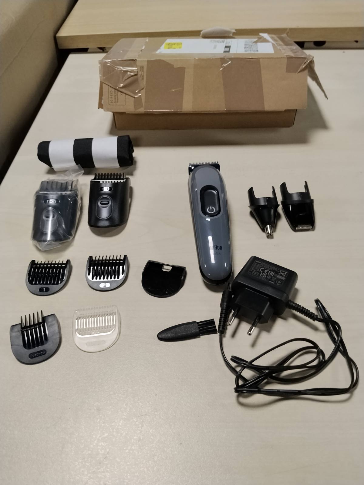 296645 - BRAUN Makinë rroje elektrike Series 3, prerëse mjekre dhe flokësh, AIO3565, gri