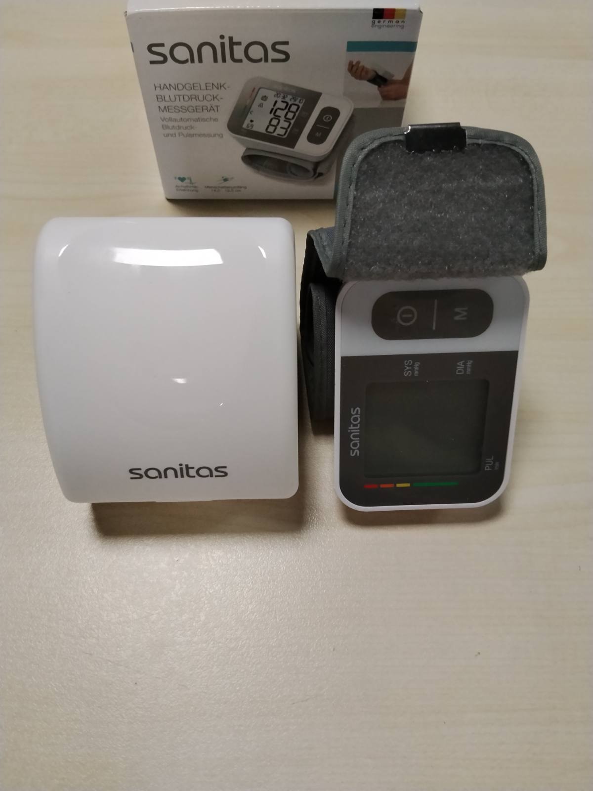 290044 - SANITAS Monitor i tensionit të gjakut SBC 15, matje automatike e tensionit të gjakut dhe pulsit, funksion paralajmërues për aritmi