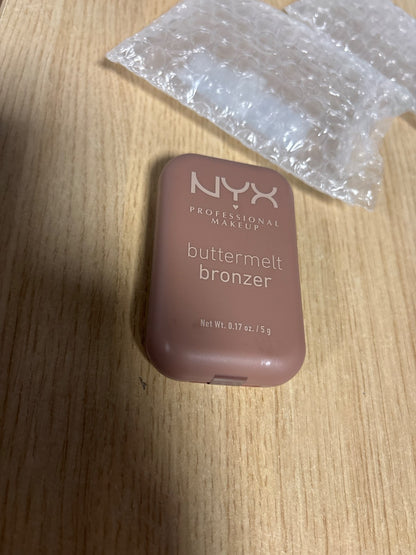 290351 - NYX PROFESSIONAL MAKEUP - Bronzues Kremi, Përdoret në Trup dhe Fytyrë, Ngjyra: Buttermelt Biscuit