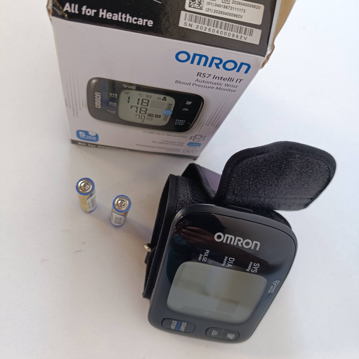 301665 - OMRON Monitor dixhital i tensionit të gjakut për kyçin e dorës RS7 Intelli IT me Bluetooth