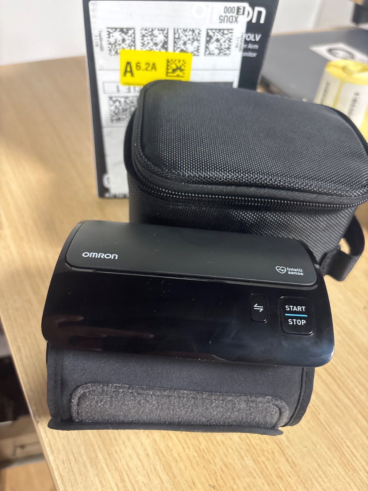 320901 - OMRON Monitor pa tel i tensionit të gjakut EVOLV, për krahun e sipërm, 22-42 cm