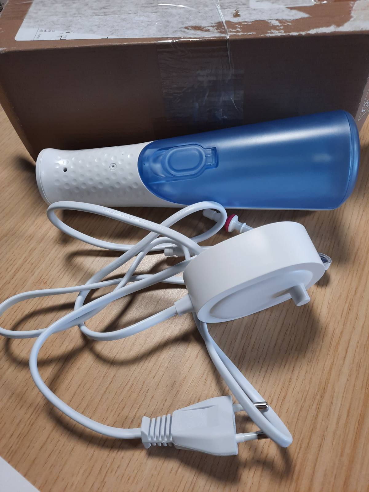 305751 - ORAL-B Ujitës Oral AquaCare Series 4, pa kabllo, i Bardhë/Blu
