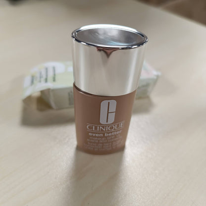 303144 - CLINIQUE Even Better Makeup Spf 15 CN 40, Krem Chamoise (VF), 30 ml (Pako 1er)