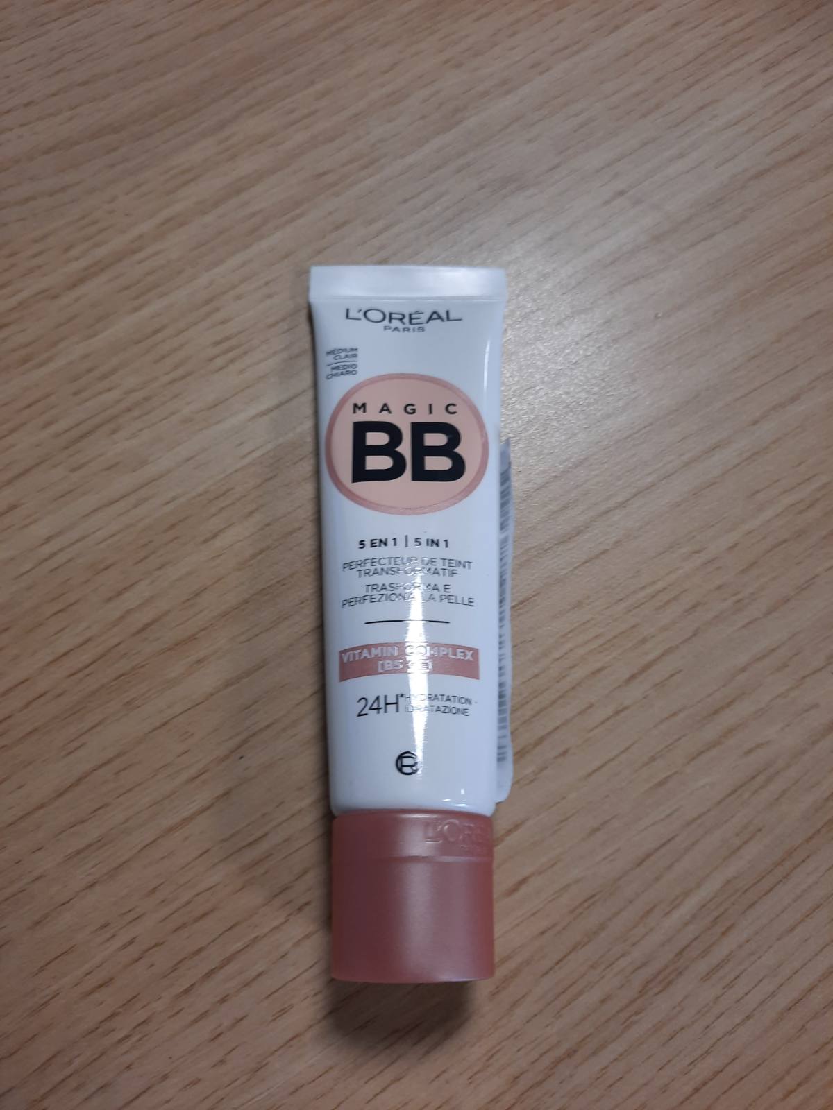322040 - L'ORÉAL PARIS Krem Hidratues dhe me Ngjyrë, 30 ml, me Vitamina B5 dhe E, SPF 20, 03 Medium Light