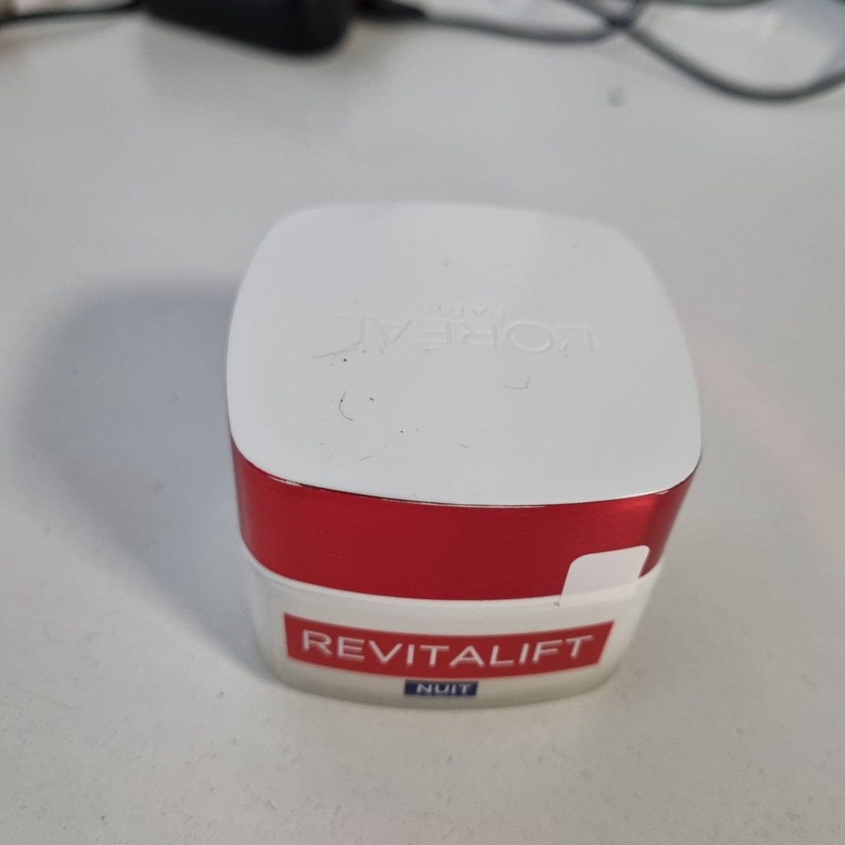 303692 - L'ORÉAL PARIS KREM NATE HIDRATUES KUNDËR PLAKJES 50 ML, krem kundër rrudhave, i pasuruar me pro-retinol dhe fibrelastyl, për të gjitha llojet e lëkurës
