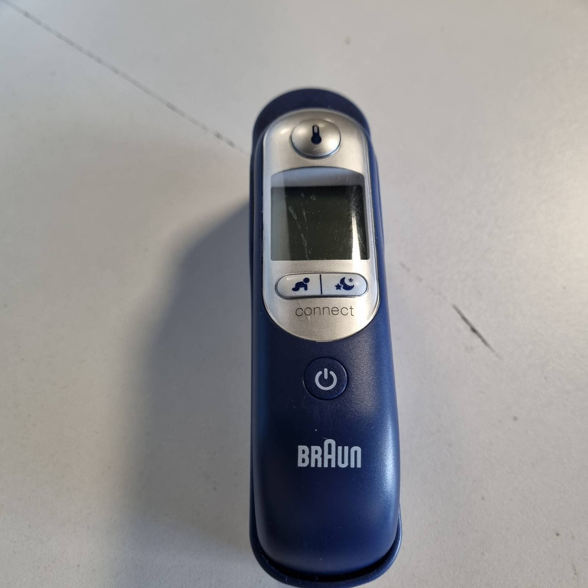 301752 - BRAUN Termometër veshi ThermoScan® 7+, i pajtueshëm me aplikacionin Braun Family Care™, Teknologjia Age Precision®, ekran dixhital me kodim ngjyrash, i përshtatshëm për foshnje dhe fëmijë të vegjël