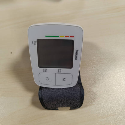 301920 - BEURER Monitor i tensionit të gjakut BC 21 për kyçin e dorës, me dalje zanore në 5 gjuhë