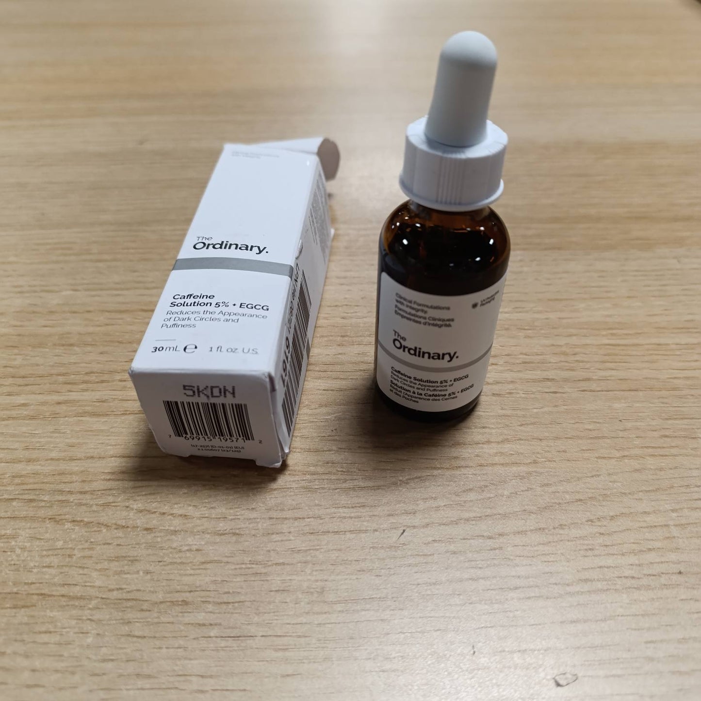 290375 - Zgjidhja e Zakonshme me 5% Kafeinë + Serum për Poshtë Syve EGCG
