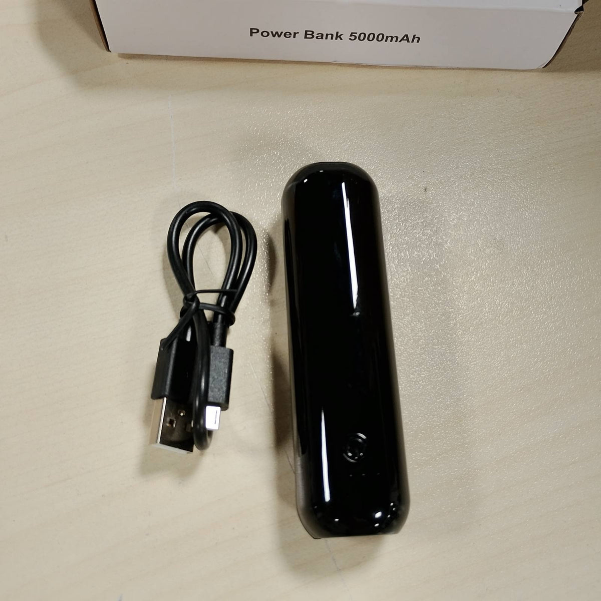 296170 - MINI POWER BANK 5000mAh, Bateri e jashtme kompakte 5000mAh me dalje 2.4A, Karikues portativ për telefon celular, Ngjyrë: e zezë