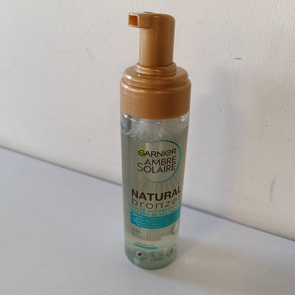 321811 - GARNIER Ambre Solaire Bronzues Natyral, Shkum Vetë-nxirës Hidratues 200 ml, nxirje graduale dhe e personalizueshme, ujë kokosi dhe glicerinë, vegane dhe pa mizori