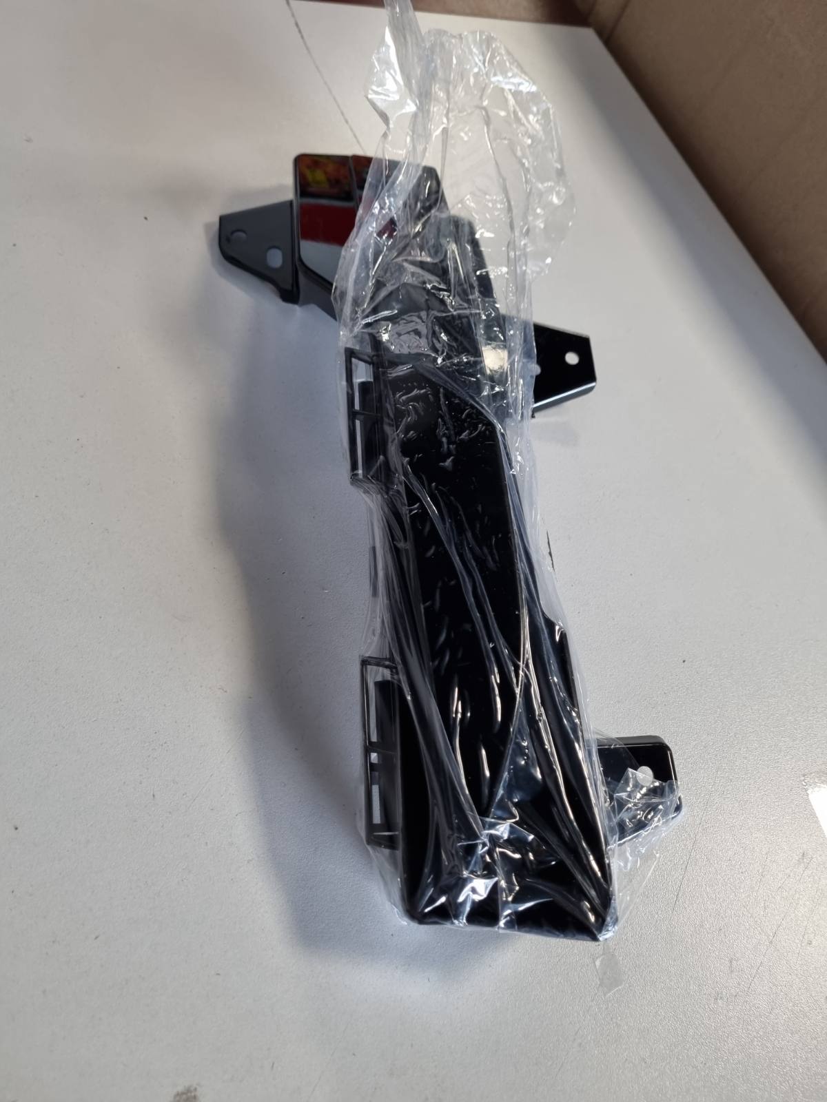 313881 - BACEYONG Mbulesë Dritash Mjegulle për Parakolpin e Përparmë, 2017-2023, e Përputhshme me Tesla Model 3, 1 copë, 149002200A, e Zezë, Ana e Djathtë