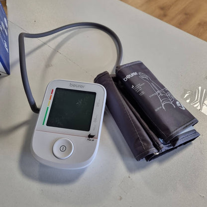 303018 - BEURER Monitor tensioni i gjakut BM 38 për krahun e sipërm, funksionim me një buton, matje e butë, zbulim i aritmisë, manshetë, transferim të dhënash në Apple Health, i bardhë