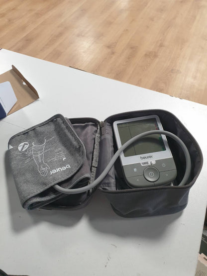 296703 - BEURER Monitor tensioni i gjakut BM 53, për krahun e sipërm, i validuar klinikisht, zbulim i AF, transferim të dhënash në Apple Health, gri-i bardhë