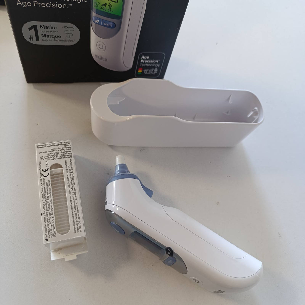301854 - BRAUN Termometër Veshi ThermoScan 7 BRAIRT6520 | Teknologjia e Precizionit Age | Ekran Dixhital me Kodim Ngjyrash | Miqësor për Foshnje dhe Fëmijë të Vegjël