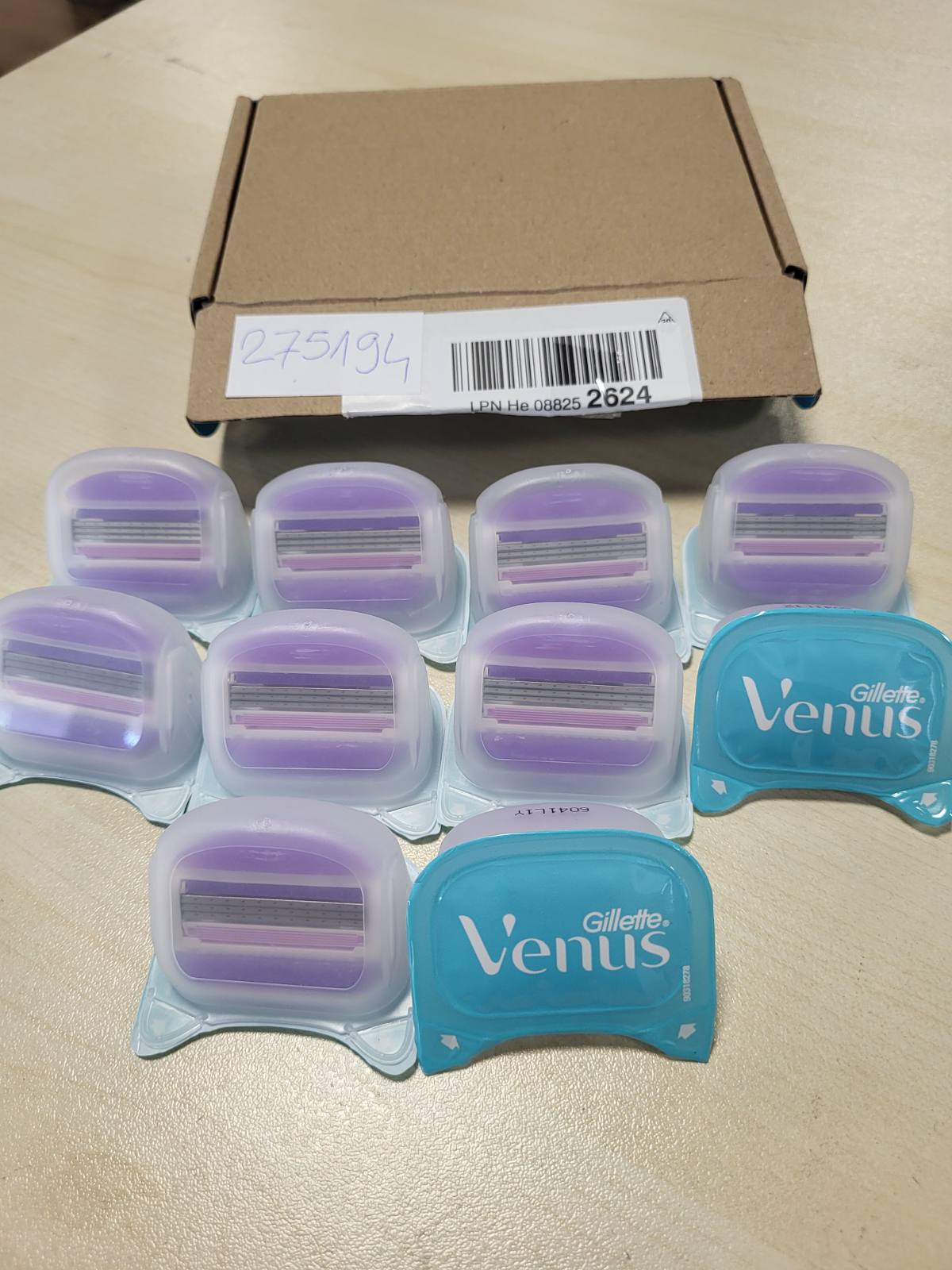 275194 - GILLETTE Brisqe rroje Venus Comfortglide Breeze për femra, 10 tehe zëvendësuese origjinale, 3 tehe për heqje të butë